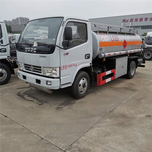 東風流動加油車與5噸油罐車 濮陽上戶服務全解析，助力攪拌車高效運營