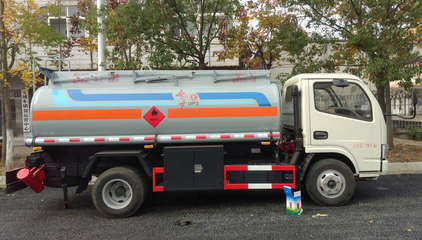 東風(fēng)5噸流動(dòng)加油車(chē)報(bào)價(jià)及設(shè)備詳解